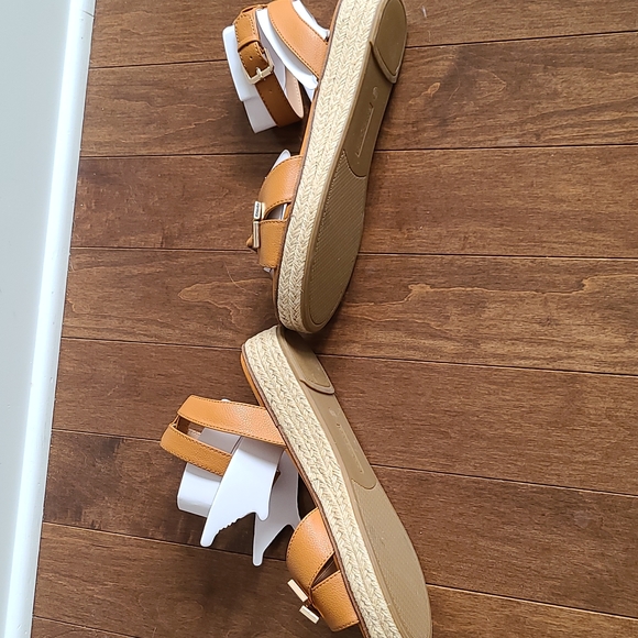 COPY - Bandolino sandals 9.5 - Picture 6 of 9